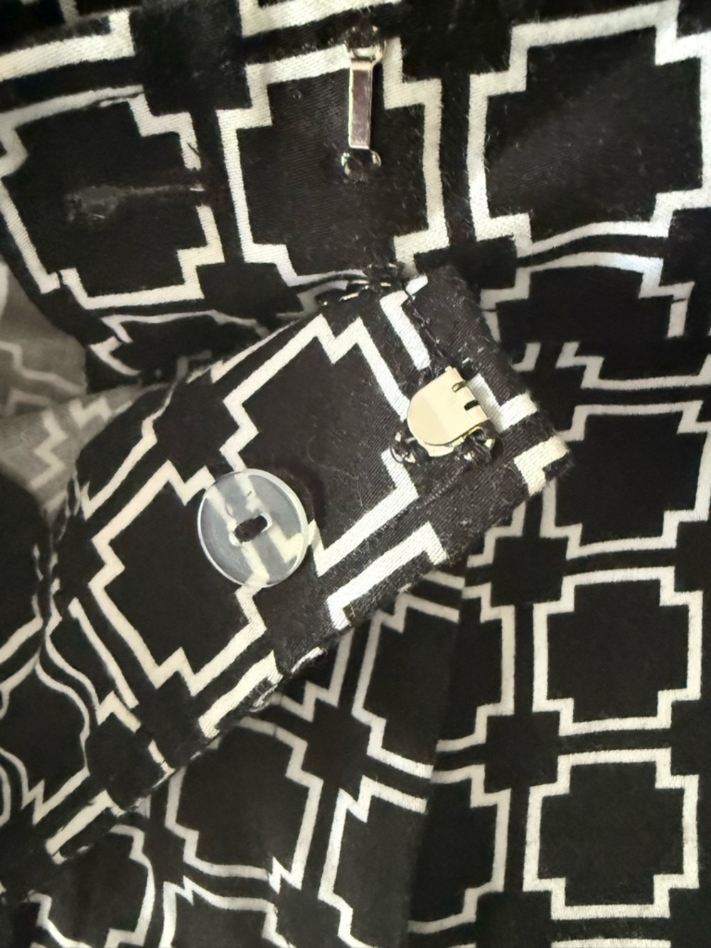 White House Black Market Chino Shorts Black White Design Cotton Spandex Size 10 - Picture 4 of 11